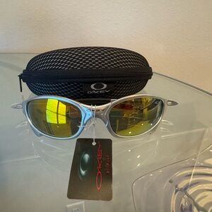 Oakley Metallic Wrap Sunglasses new with tag & case